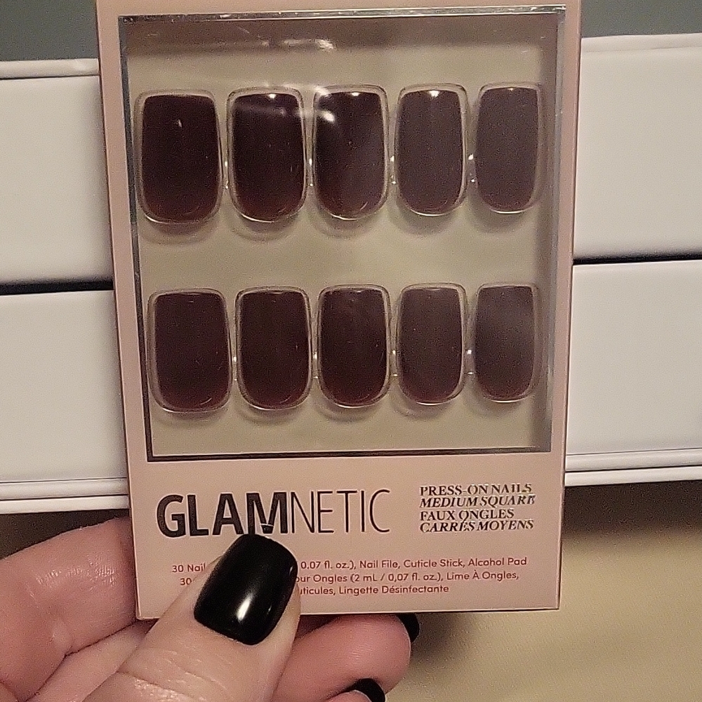 Glamnetic Cherry Mocha NAILS NWT